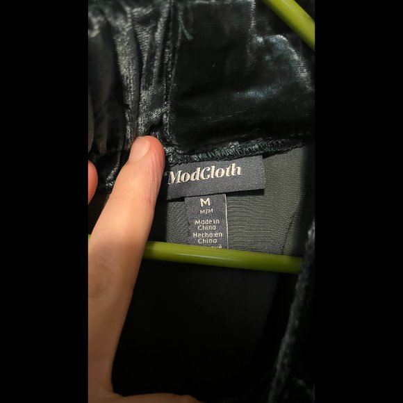 NWT Modcloth Perfect Timing Belted Midi Skirt seafoam crinkle velvet M  New - Picture 6 of 10